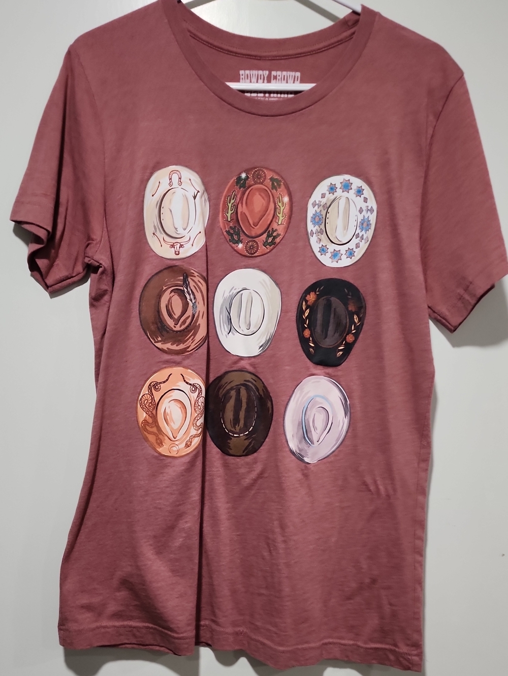 Rowdy Crowd Women's Dusty Rose Graphic Tee - Cowboy Hat Print